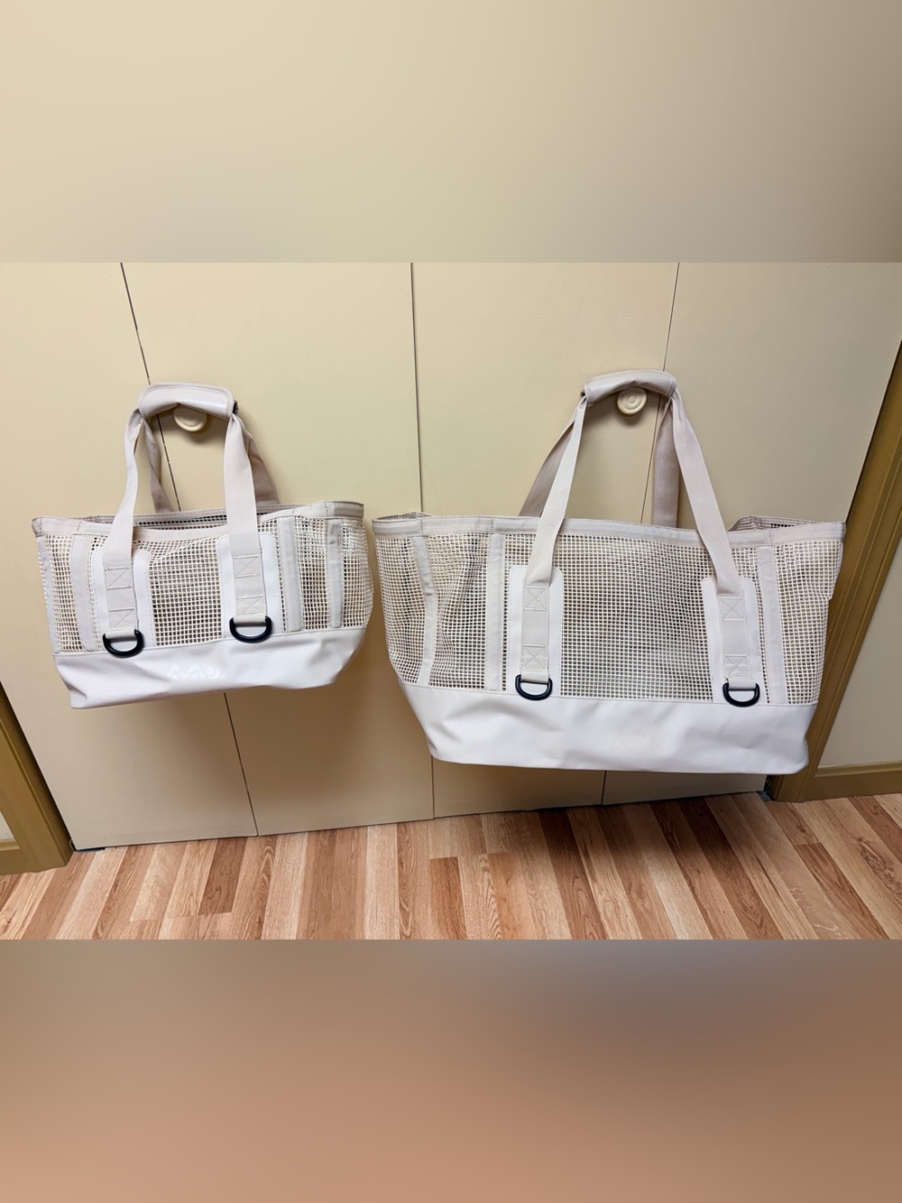 Cream Mesh Tote Bag Set with D-Ring Accent